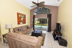 House, Multiple Beds, Private Pool, Pool View | Living room