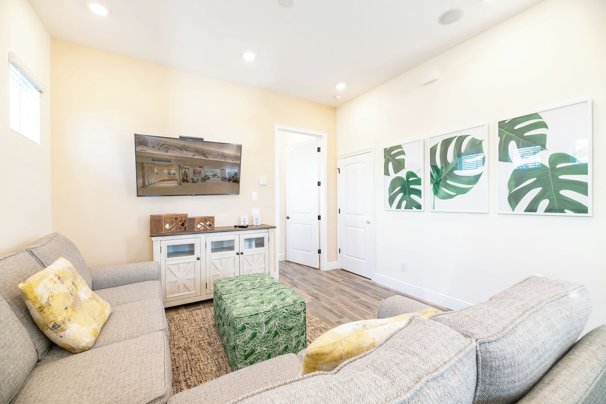 Elite Cottage, 3 Bedrooms | Living area | 54-inch flat-screen TV with cable channels, TV