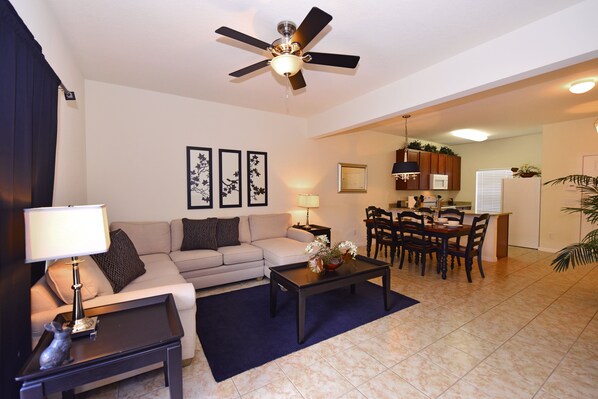 House, Multiple Beds, Private Pool, Pool View | Living room