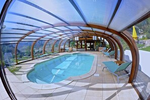 Indoor pool, open 8 AM to 10 PM, pool umbrellas, sun loungers - Fleur De Neige Hôtel (Chatel)