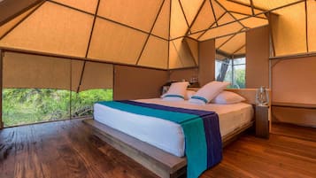 Luxury Tent | Rollaway beds, bed sheets