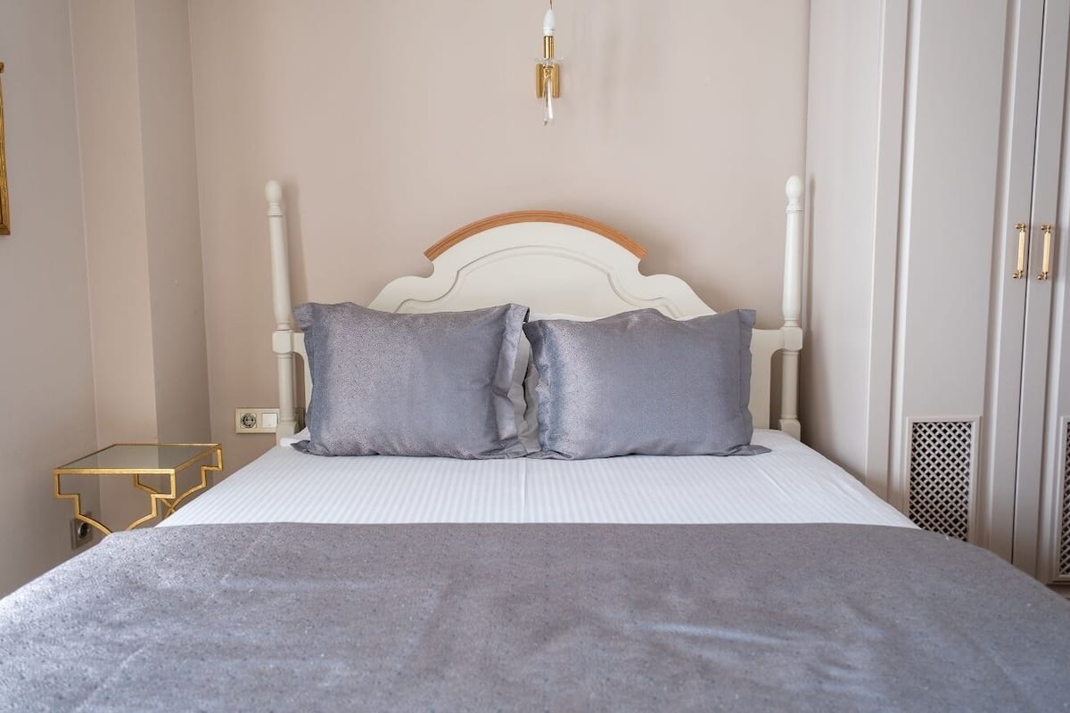 Comfort-Zimmer, Stadtblick | Hochwertige Bettwaren, kostenloses WLAN, Bettwäsche
