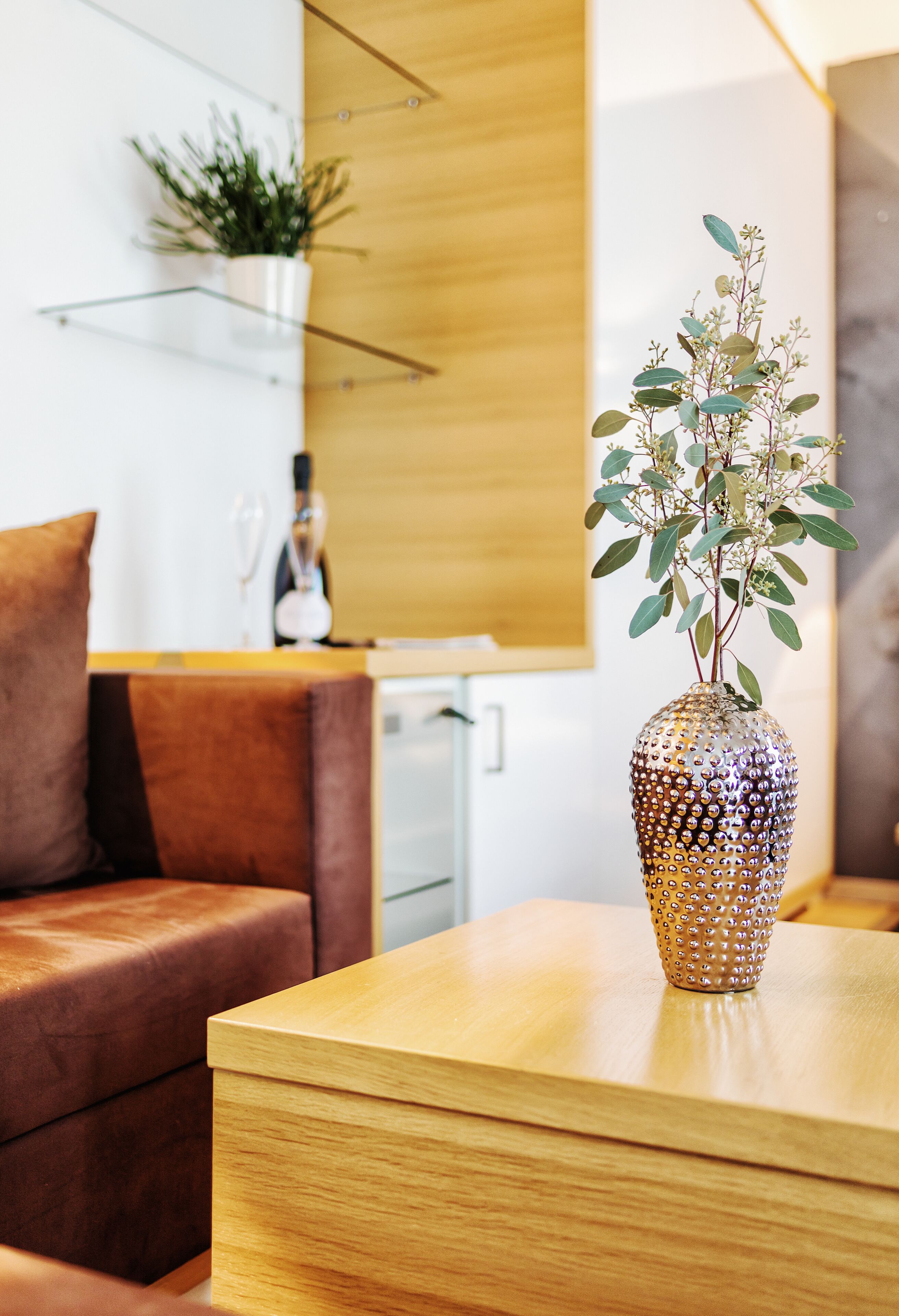 junior studio suite, balcony, lake view | living area | smart tv