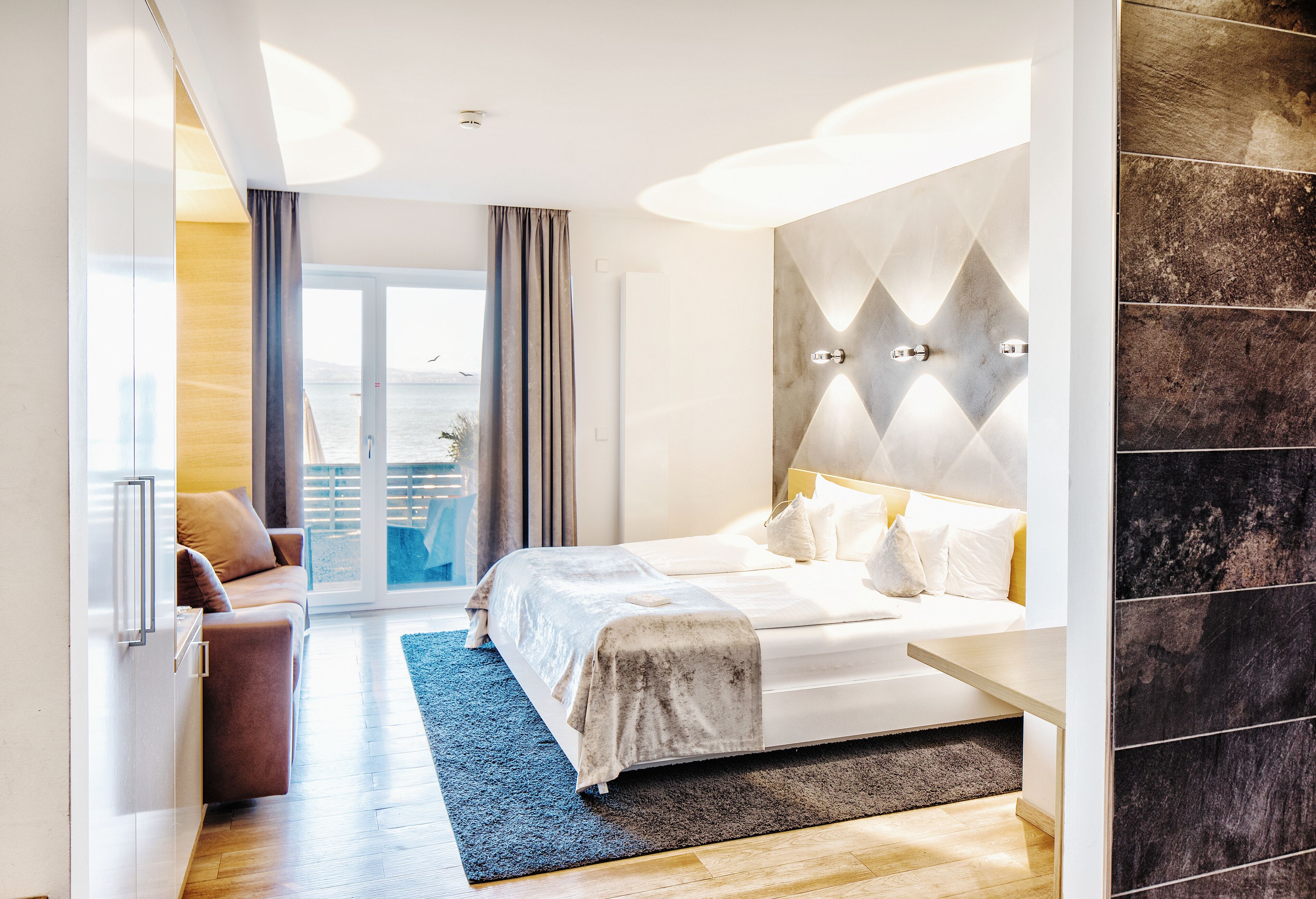 superior double room, partial lake view | 1 bedroom, hypo-allergenic bedding, minibar, in-room safe