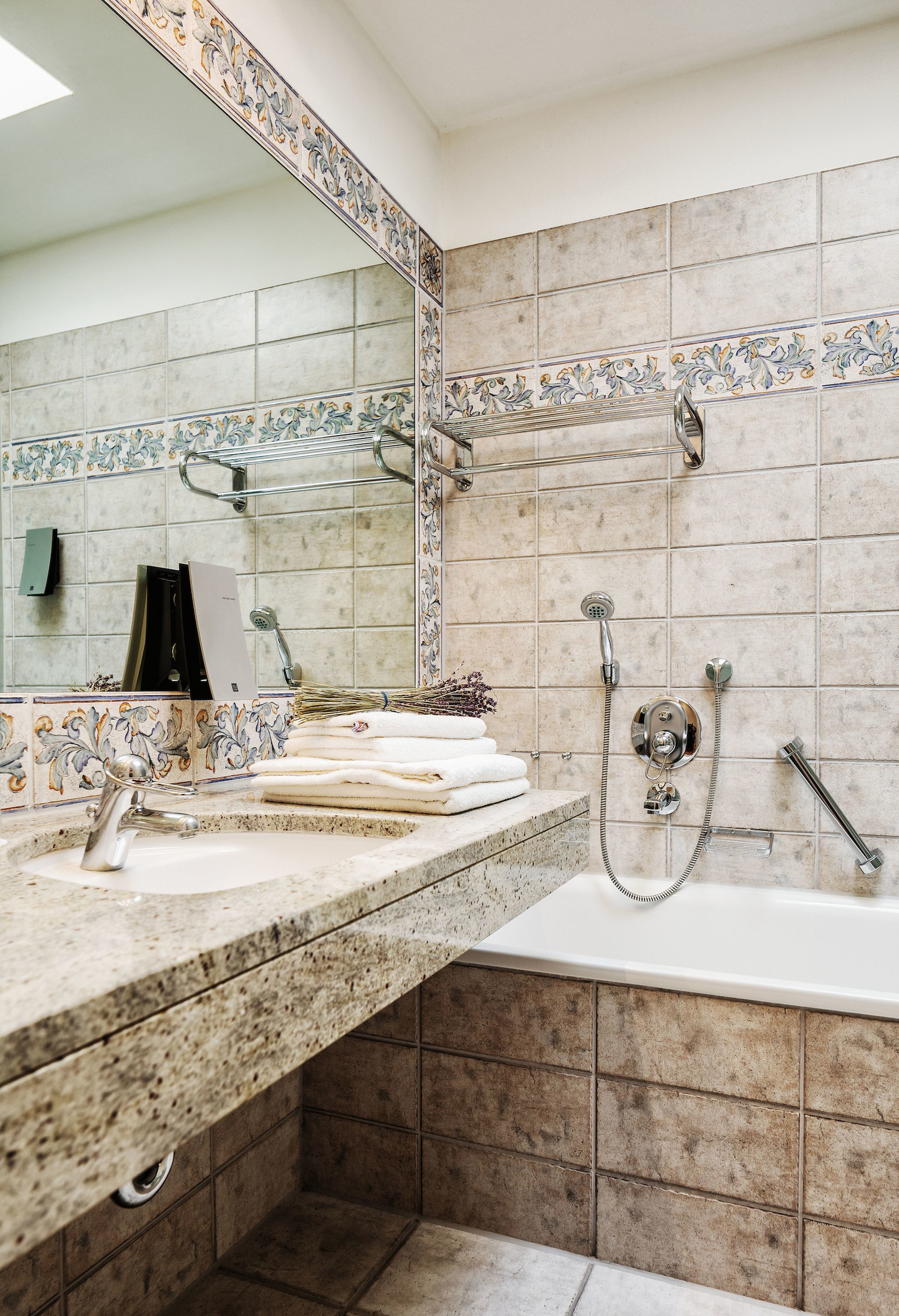 deluxe double room, balcony, lake view | bathroom | shower, free toiletries, hair dryer, bathrobes