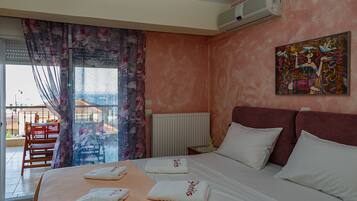 Trippelrum - flera sängar - icke-rökare - havsutsikt | Strykjärn/strykbräda, extrasängar, gratis wi-fi och sängkläder