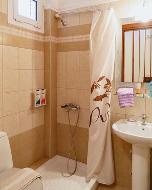 Double Room, 1 Double Bed, Non Smoking | Bathroom | Shower, hair dryer, slippers, towels