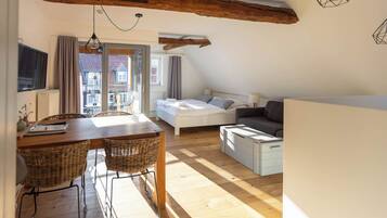 Condo (406) | Decoración personalizada, muebles diferentes y cortinas blackout