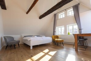 Individually decorated, individually furnished, blackout curtains - Wertschätzer I - Karlstr. (Detmold)