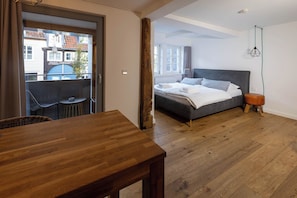 1 bedroom, individually decorated, individually furnished