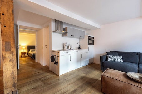 1 habitación, decoración personalizada y muebles diferentes