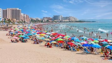 Ubicación cercana a la playa y 3 bares en la playa