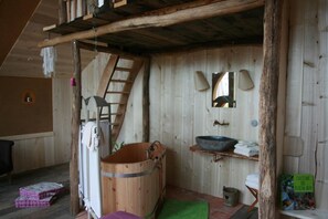 Cabin (Dans la Prairie) | Living area - Ecolodge la Belle Verte (Saint-M'Herve)