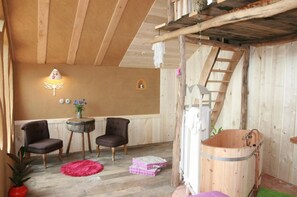 小屋 (Dans la Prairie) | 起居區