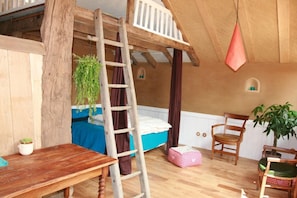 Living area - Ecolodge la Belle Verte (Saint-M'Herve)