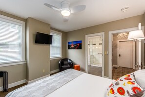 Classic-Zimmer, 1 Queen-Bett, eigenes Bad, Erdgeschoss (San Francisco Room) | Hochwertige Bettwaren, individuell dekoriert, individuell eingerichtet