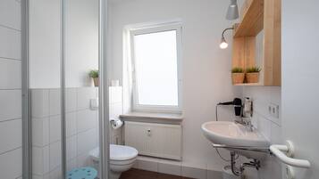 Condo, 1 Bedroom | Bathroom | Shower, hair dryer, towels