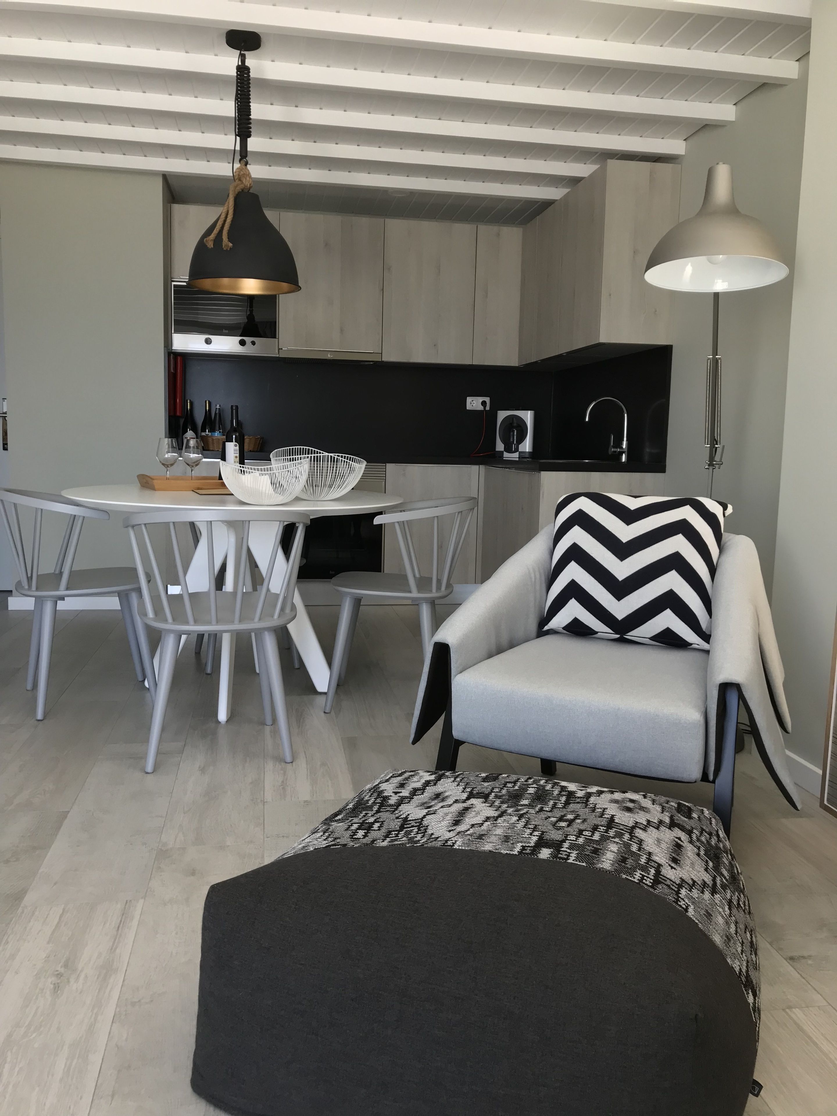 apartment, sea view (grey) | private kitchenette | fridge, microwave, oven, stovetop