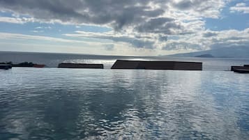 Sæsonbestemt udendørs pool