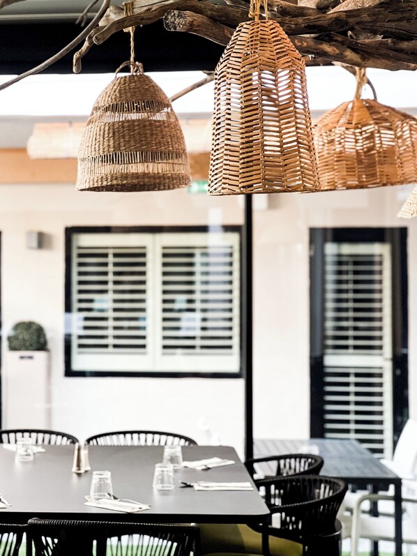 Breakfast, lunch and dinner served - Hôtel Restaurant Le Nelio (Aix-en-Provence)