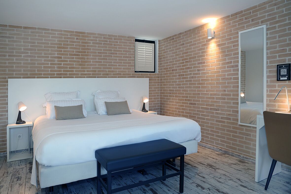 duplex room | desk, soundproofing, free cots/infant beds, free wifi