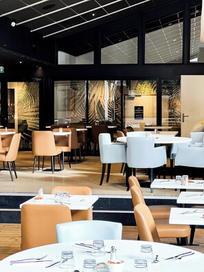 Breakfast, lunch and dinner served