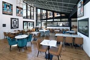 Breakfast, lunch and dinner served - Hôtel Restaurant Le Nelio (Aix-en-Provence)