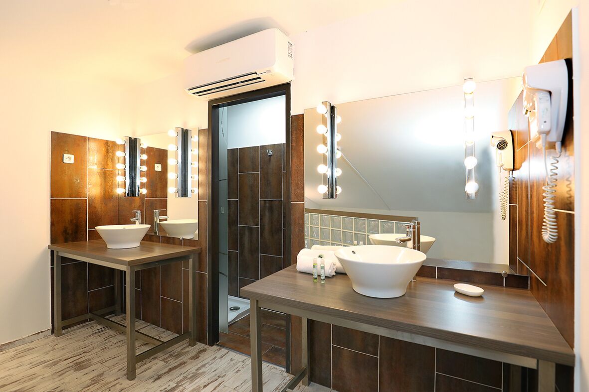 duplex room | bathroom | free toiletries, hair dryer, towels