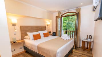 Standard Double Room, 1 Double Bed, Balcony | Egyptian cotton sheets, premium bedding, in-room safe, desk
