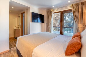 Standard Double Room, 1 Double Bed, Terrace | Egyptian cotton sheets, premium bedding, in-room safe, desk - Tagle Hotel Boutique (Santiago)