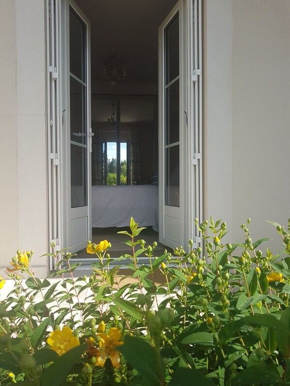 Blackout drapes, soundproofing, free WiFi, bed sheets - La Montignonne (Montigny-sur-Loing)