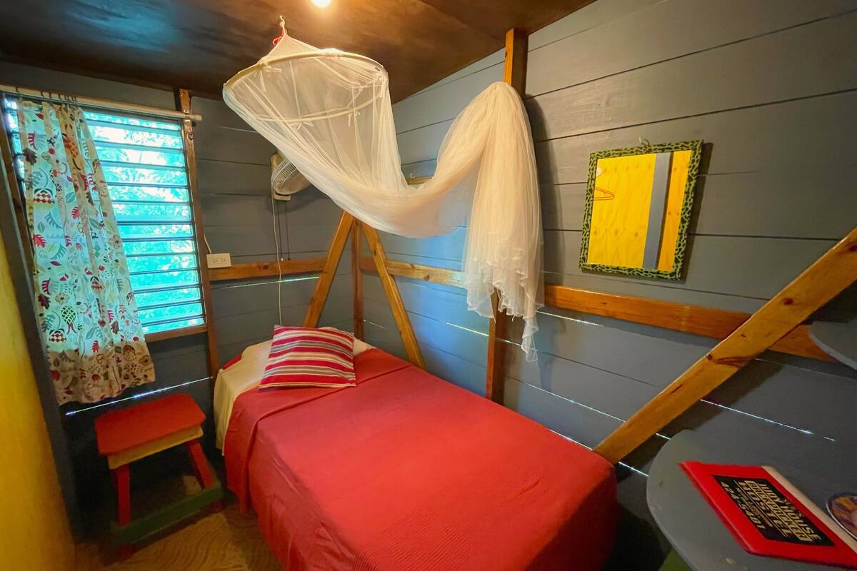 Economy Single Room, 1 Twin Bed, Garden View | In-room safe, free WiFi