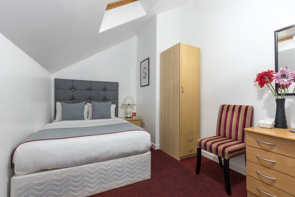 Standard Double Room, Shared Bathroom