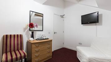 Standard Double Room, Shared Bathroom | Desk, free WiFi