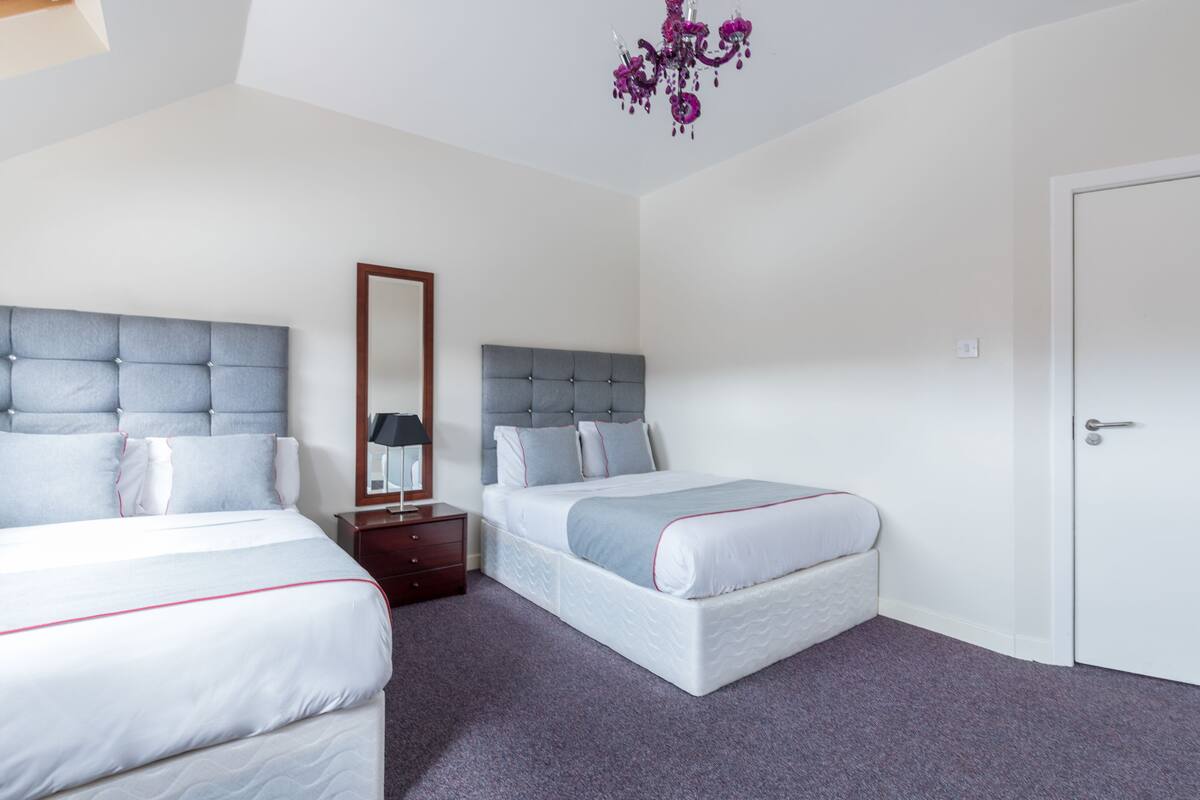Deluxe Quadruple Room, Shared Bathroom