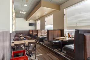 Free daily buffet breakfast - Best Western Plus Hinton Inn & Suites (Hinton)