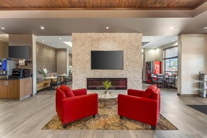 Lobby - Best Western Plus Hinton Inn & Suites (Hinton)