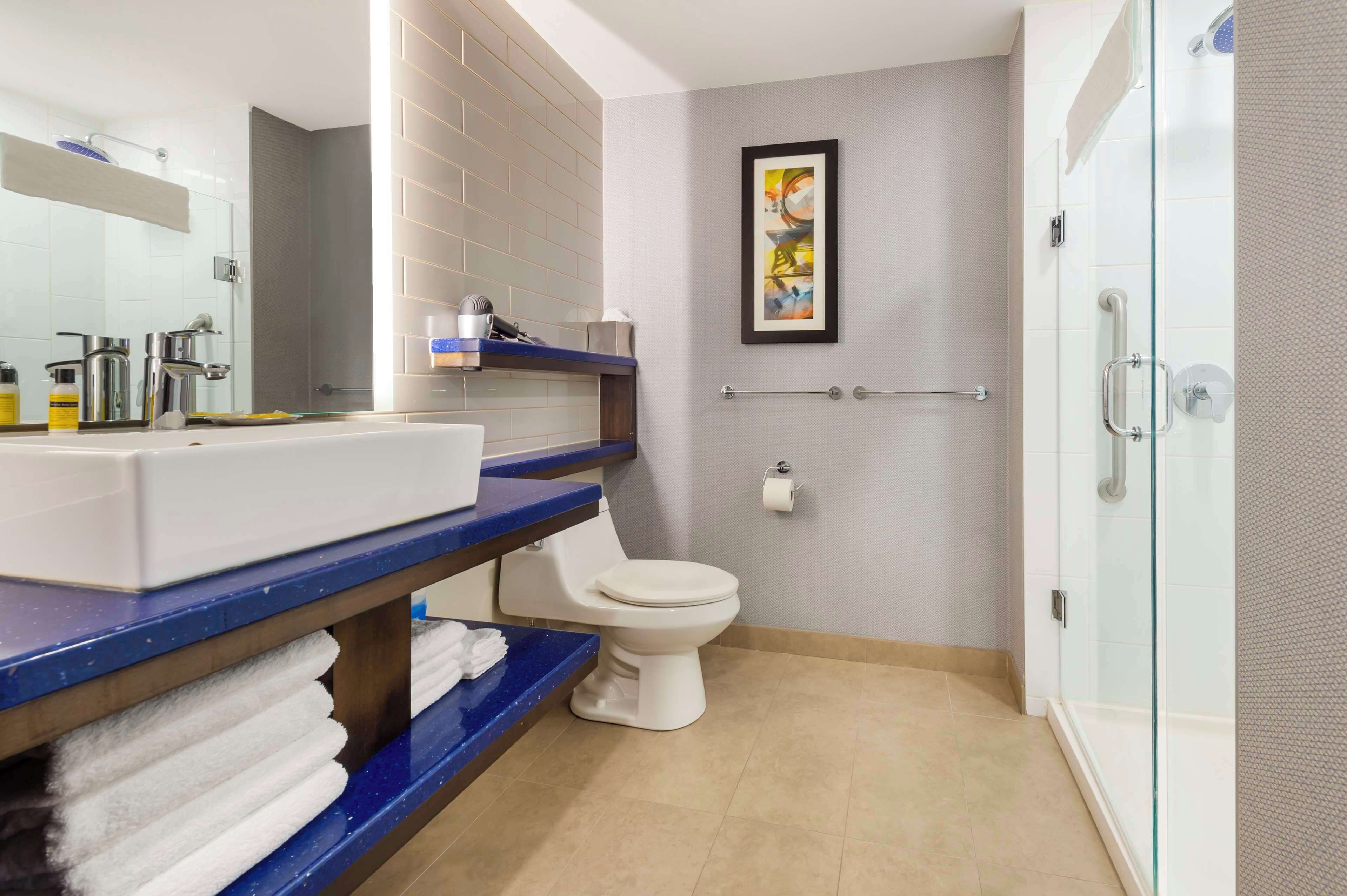 shower, rainfall showerhead, free toiletries, hair dryer