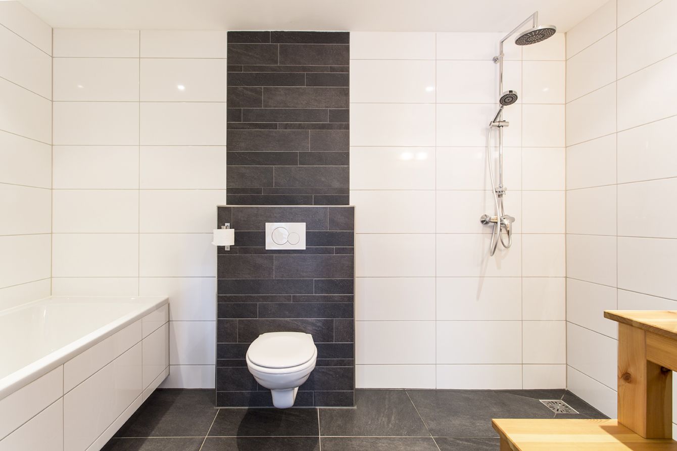Deluxe Double Room, Accessible (Notterveld) | Bathroom | Free toiletries, hair dryer, towels