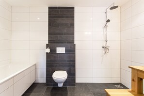 Deluxe Double Room, Accessible (Notterveld) | Bathroom | Free toiletries, hair dryer, towels - Bed and Breakfast Notterveld (Notter)