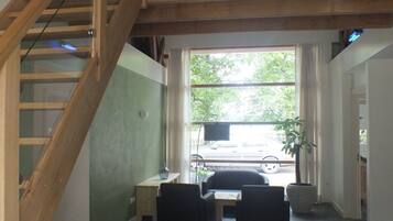 Individually decorated, desk, soundproofing, free cots/infant beds