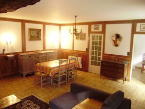 Maison, 2 chambres | Salle de séjour