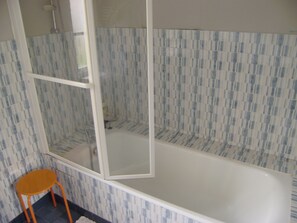 Maison, 2 chambres | Salle de bain