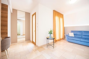 Suite | 1 slaapkamer, een minibar, een kluis op de kamer, een bureau