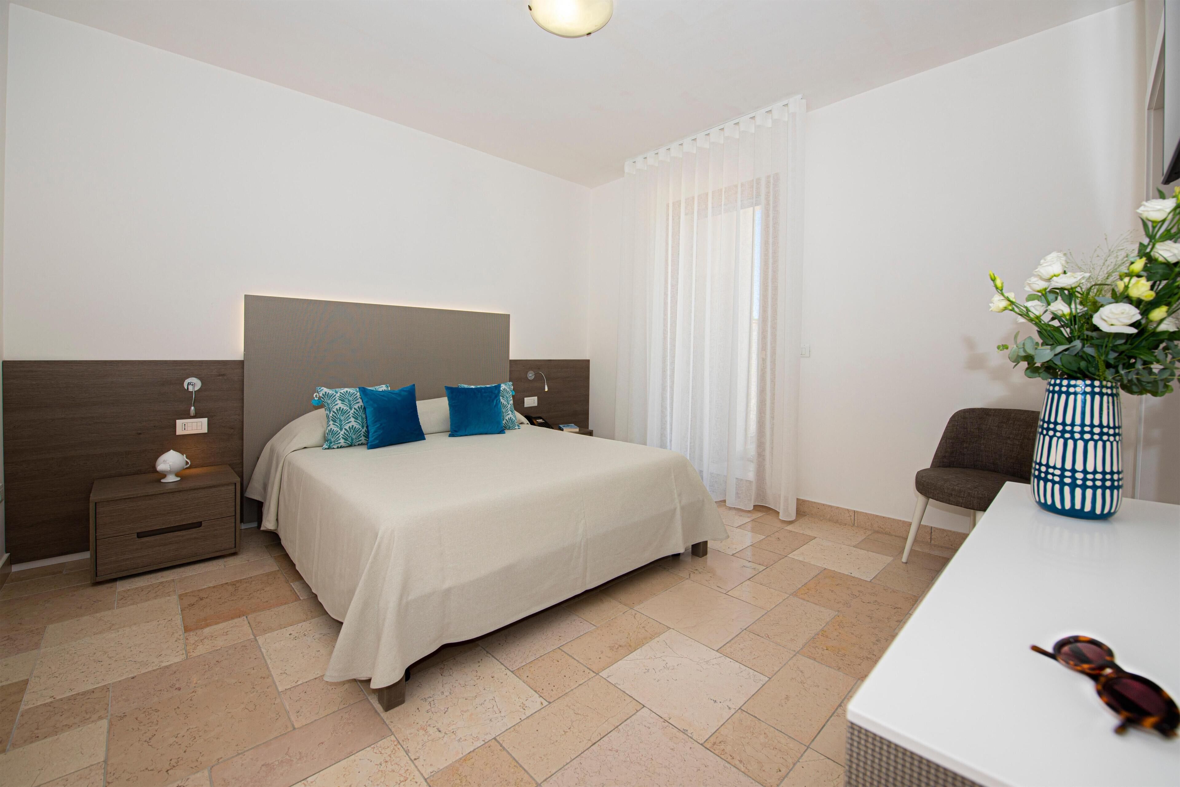 Suite | 2 多间卧室、迷你吧、客房内保险箱、办公桌