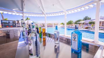 Bar accanto alla piscina
