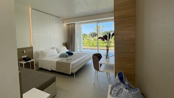 2 bedrooms, minibar, in-room safe, desk