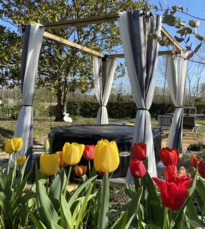 Bañera de hidromasaje al aire libre