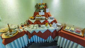 A buffet setup with various food items and a statue on top. - Kurhotel Emilie (Bad Woerishofen)