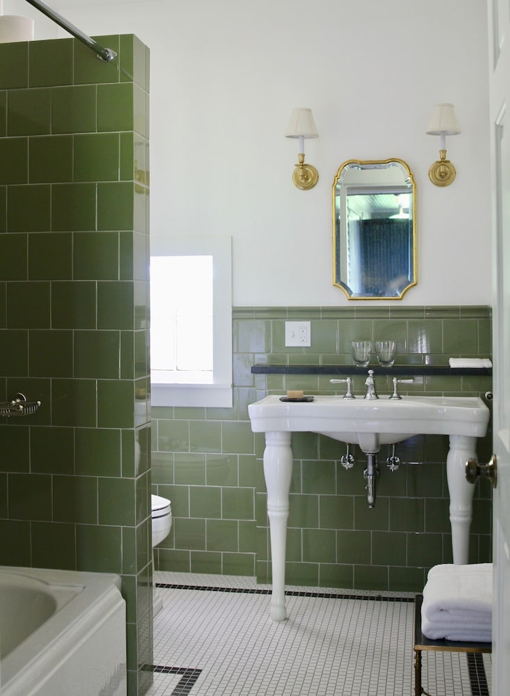 The Inn at Kenmore Hall by null